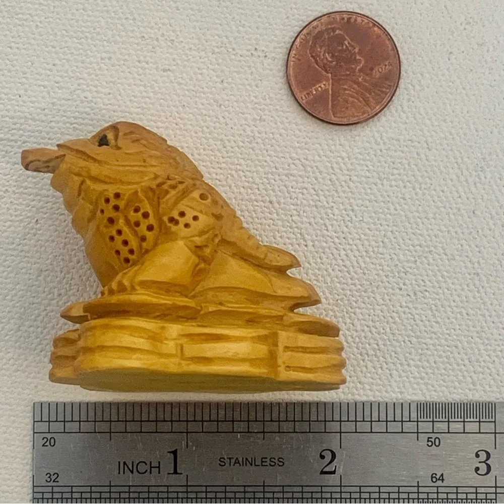 Vintage Boxwood Money Frog Netsuke Animal Figurine Hand Carved Wooden Figure 2
